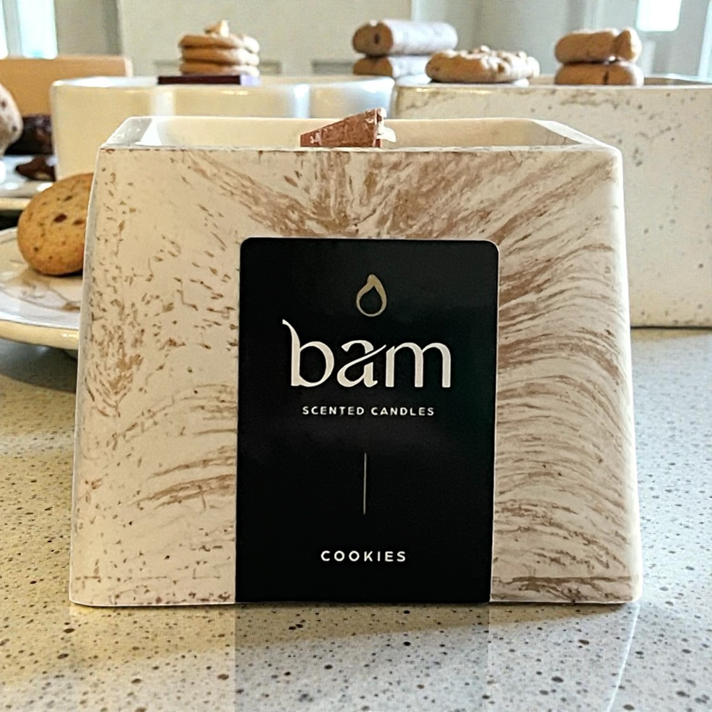 Cookies Geurkaars in Brons Gemarmerd Vierkant Potje met Houten Wiek
